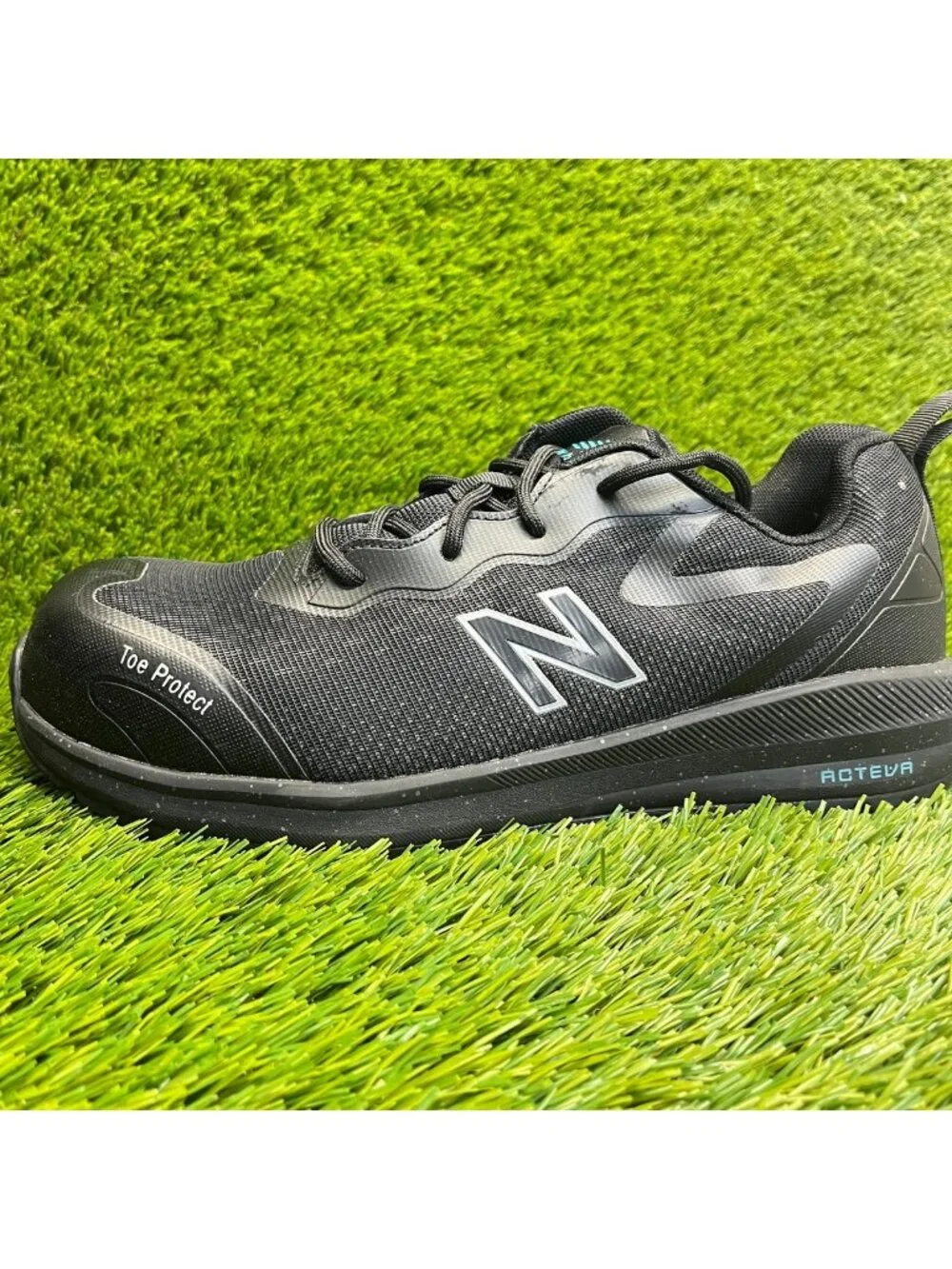 New Balance Logic Womens Size 10D Black Athletic Composite Toe Safety Work Shoes